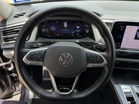 Used 2024 Volkswagen Atlas Peak Edition SE AWD/4WD image 17