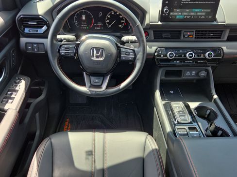 Certified 2025 Honda Pilot TrailSport image 12