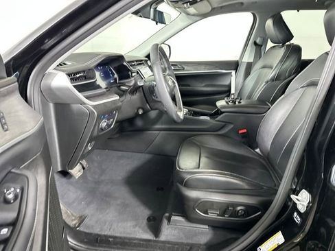 Used 2023 Jeep Grand Cherokee 4WD 4xe w/ Luxury Tech Group II image 11