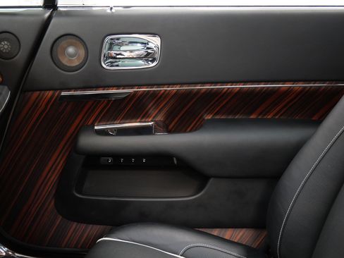 Used 2016 Rolls-Royce Wraith image 39