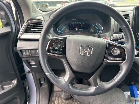 Used 2023 Honda Odyssey Touring image 3