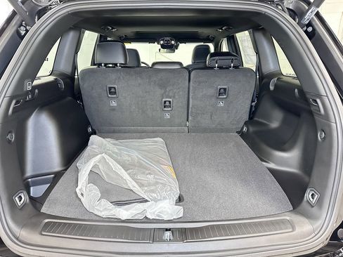 New 2025 Jeep Grand Cherokee Laredo image 13