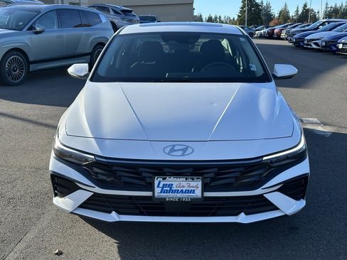 Certified 2025 Hyundai Elantra SEL w/ Cargo Package image 2