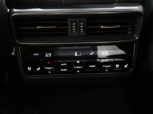 Used 2023 Lexus LX 600 4WD w/ Luxury Package image 21