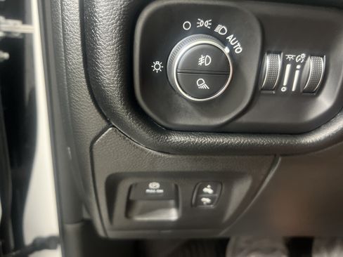 Used 2022 RAM 1500 Laramie AWD/4WD image 32