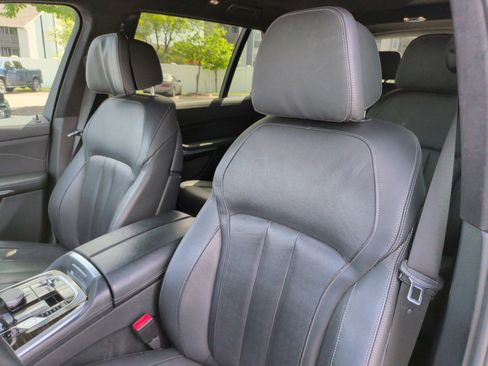 Used 2021 BMW X7 M50i w/ Dynamic Handling Package image 24
