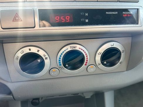 Used 2011 Toyota Tacoma 4x4 Access Cab V6 w/ TRD Sport Pkg image 13