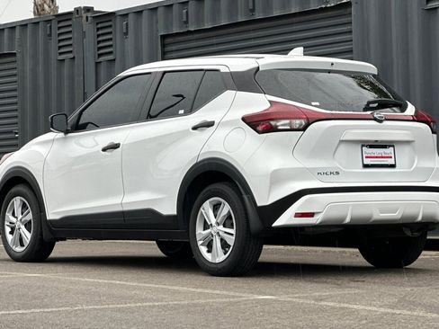 Used 2023 Nissan Kicks S image 3