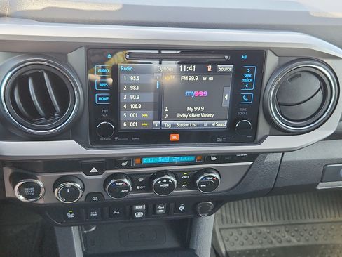 Used 2019 Toyota Tacoma Limited AWD/4WD image 22