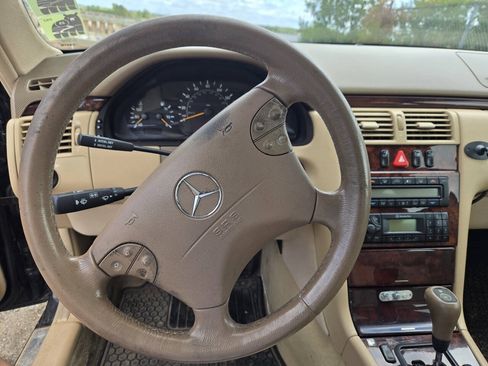 Used 2000 Mercedes-Benz E 320 4MATIC Sedan image 10