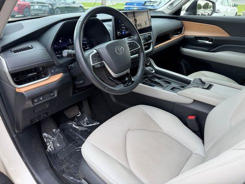 Used 2024 Toyota Grand Highlander FWD image 12
