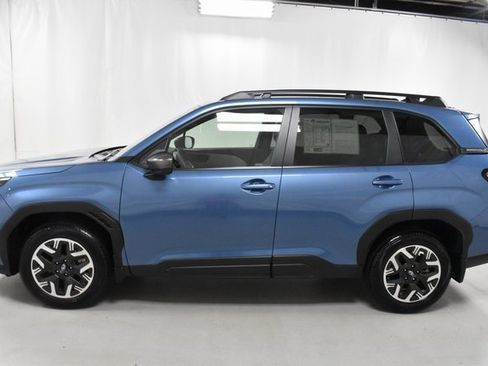 Used 2025 Subaru Forester Premium image 8