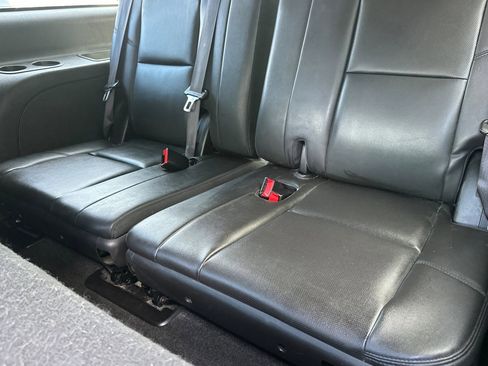 Used 2014 GMC Yukon XL Denali image 35