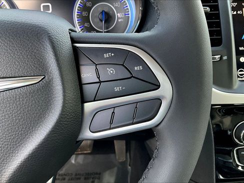Used 2023 Chrysler 300 Touring L image 19