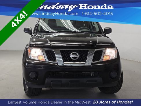 Used 2013 Nissan Frontier SV image 2