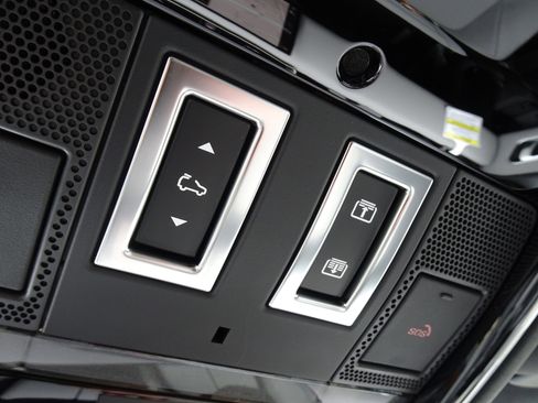 New 2026 Land Rover Range Rover Velar S image 30