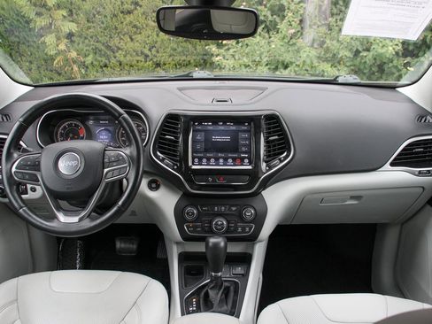 Used 2020 Jeep Cherokee Limited image 25