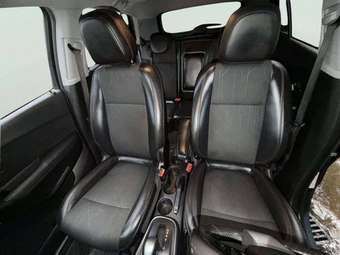 Used 2019 Chevrolet Trax LT w/ Sun & Sound Package image 12