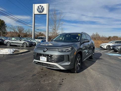 New 2026 Volkswagen Tiguan SE image 2