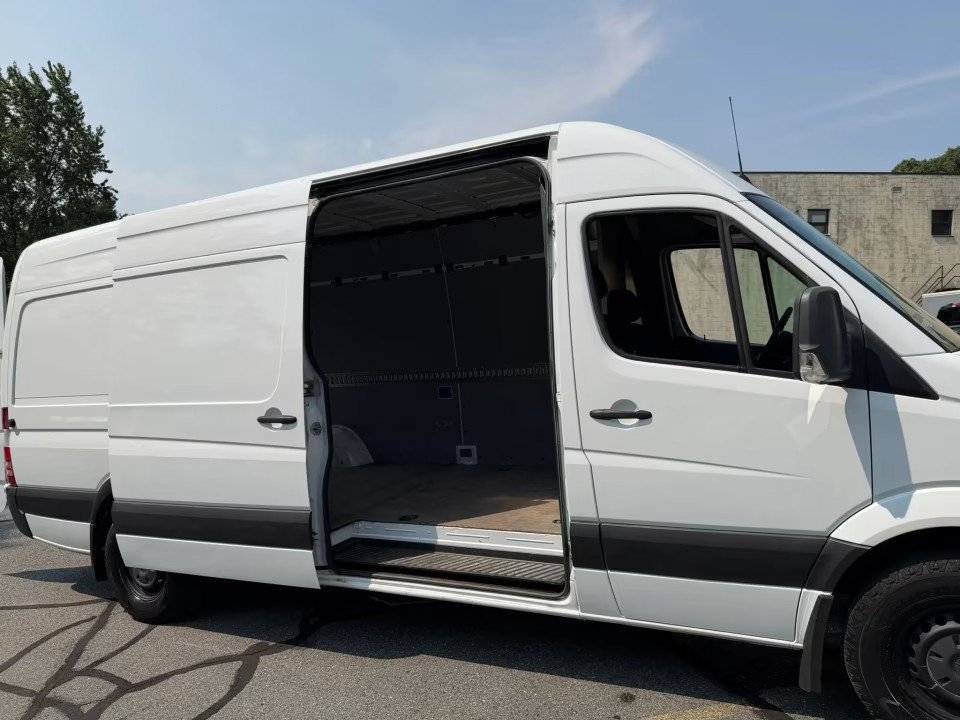 Used 2017 Freightliner Sprinter 2500 RWD image 21