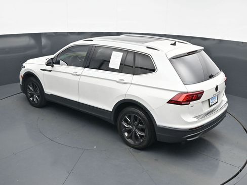 Used 2023 Volkswagen Tiguan SE w/ Panoramic Sunroof Package FWD image 17