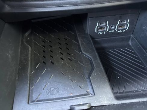 Used 2025 Chrysler Pacifica Limited FWD image 39