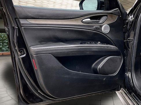 Used 2019 Alfa Romeo Stelvio Ti Lusso w/ Quick Order Package 22X Lusso image 17