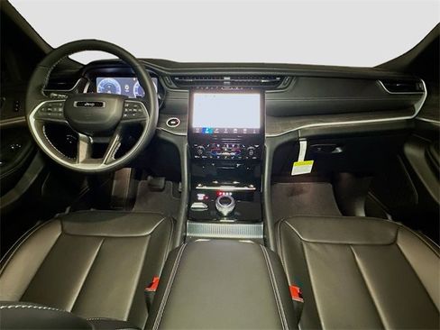 New 2025 Jeep Grand Cherokee Limited w/ Luxury Tech Group II image 6