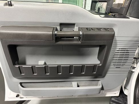 Used 2016 Ford F550 4x4 Crew Cab Super Duty image 11