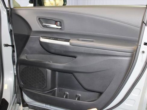 Certified 2025 Toyota Sienna XLE Woodland Edition image 40