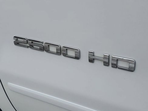 Used 2018 GMC Sierra 2500 SLE w/ HD SLE Preferred Plus Package image 32