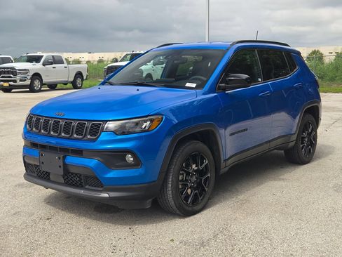 Used 2025 Jeep Compass Latitude w/ Altitude Special Edition AWD/4WD image 7