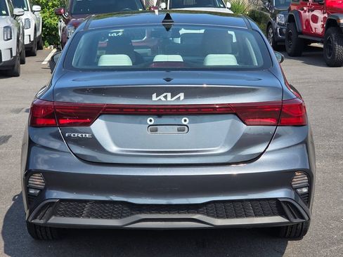 Used 2022 Kia Forte LXS FWD image 5