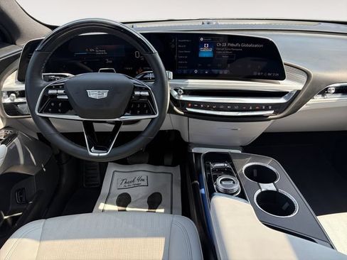 Used 2024 Cadillac Lyriq Luxury AWD/4WD image 10