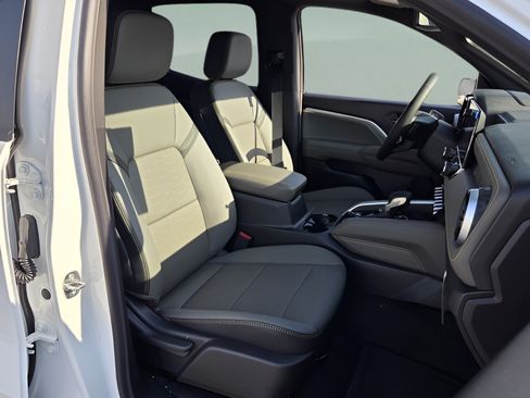 New 2026 Chevrolet Colorado ZR2 w/ Technology Package AWD/4WD image 19