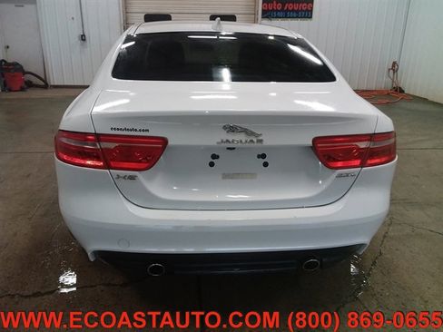 Used 2017 Jaguar XE image 8