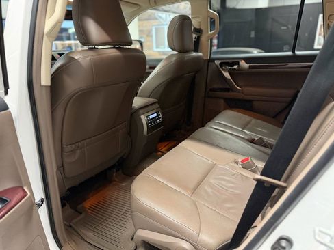 Used 2016 Lexus GX 460 image 21