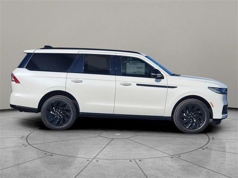 New 2025 Lincoln Navigator Reserve w/ Jet Appearance Package image 13