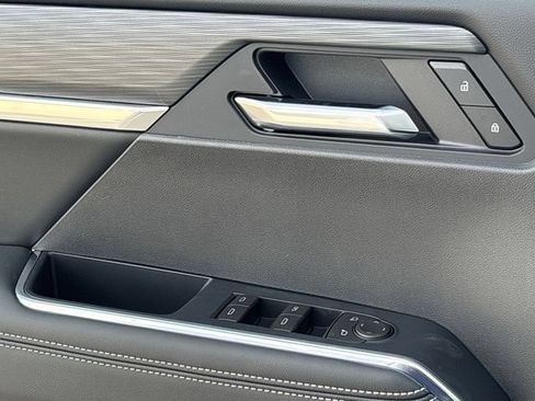 New 2026 GMC Acadia Elevation w/ Elevation Premium Package FWD image 18
