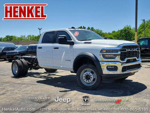 Used 2025 RAM 4500 4x4 Crew Cab DRW image 1