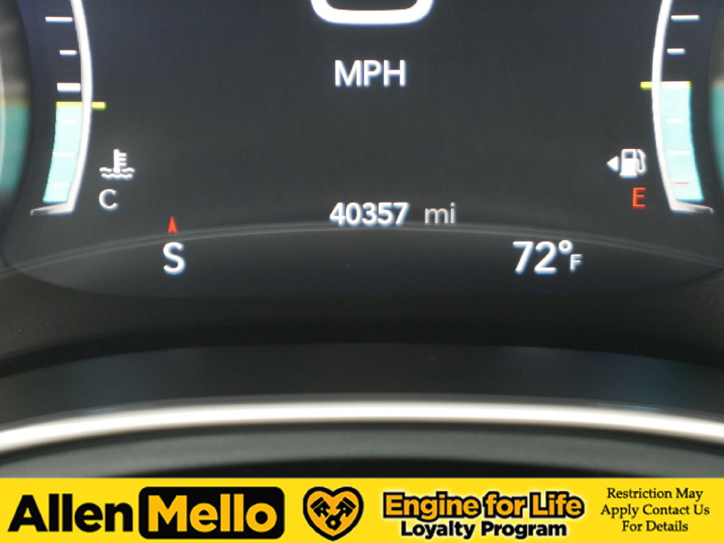 Used 2025 Chrysler Pacifica Limited FWD image 37