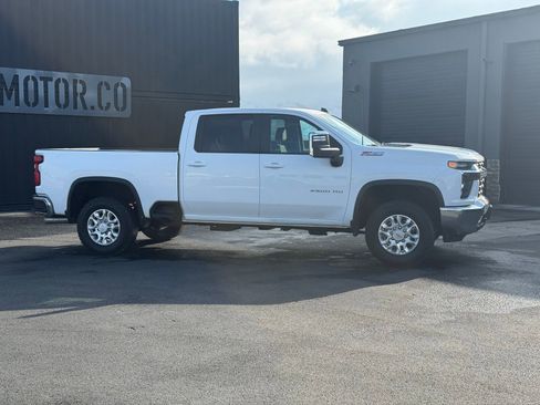Used 2023 Chevrolet Silverado 2500 LT w/ Convenience Package image 3