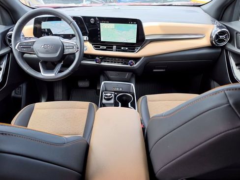 Used 2025 Chevrolet Equinox ACTIV w/ Safety and Technology Package AWD/4WD image 24