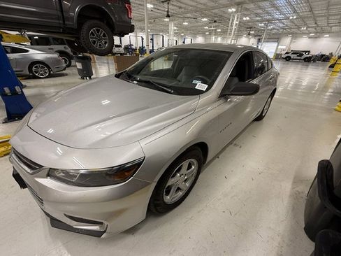 Used 2018 Chevrolet Malibu LS image 3