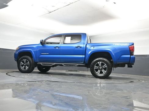 Used 2018 Toyota Tacoma TRD Sport image 28