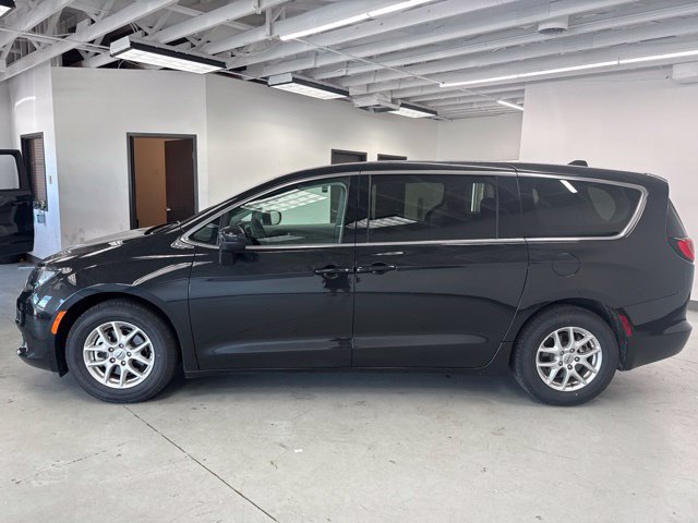 Used 2023 Chrysler Voyager LX FWD image 7