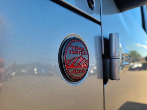 Used 2021 Jeep Gladiator Rubicon AWD/4WD image 16