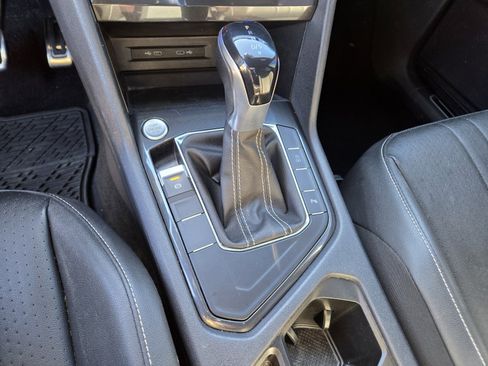Used 2022 Volkswagen Tiguan SE R-Line image 22