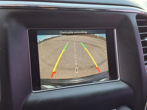 Used 2019 Jeep Grand Cherokee Laredo image 27