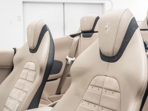 Used 2025 Ferrari Roma Spider RWD image 27